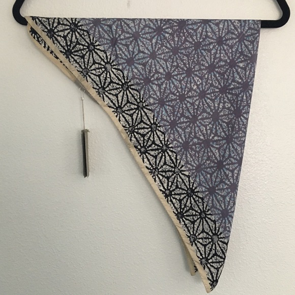 NWT Patterned Blue Square Silk Scarf by Épice - Picture 9 of 9